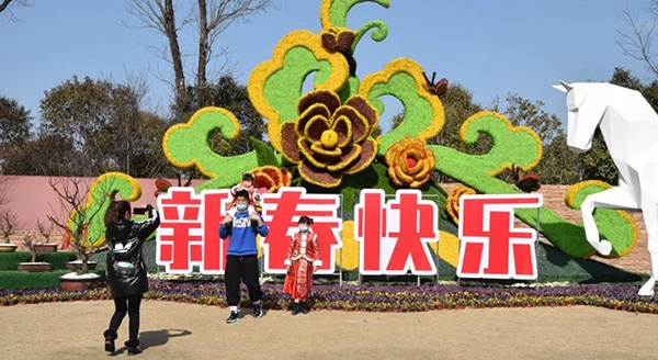 大年初二，江蘇淮安白馬湖旅游度假區(qū)亮點多多，游客樂翻天~